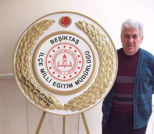 YEN� M�LL� E��T�M BAKANLI�I AMBLEML� LOGOLU F�BERGLAS �L�E M�LL� E��T�M M�D�RL��� �ELENG� BEYAZ