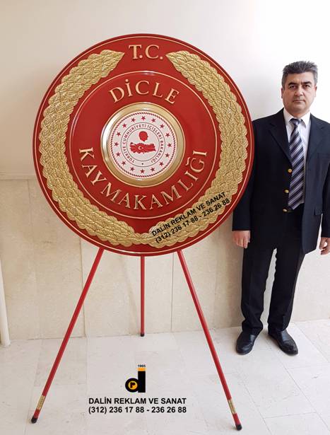 D�CLE KAYMAKAMLIK �ELENG� 110 CM L�K KABARTMA G�VDEL� AYAKLI METAL �ELENK