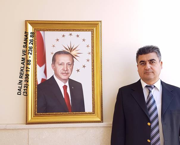 MAKAM ODASI CUMHURBA�KANI RECEP TAYY�P ERDO�AN RESM� TABLOSU 80 65 CM �ER�EVE DL 9305